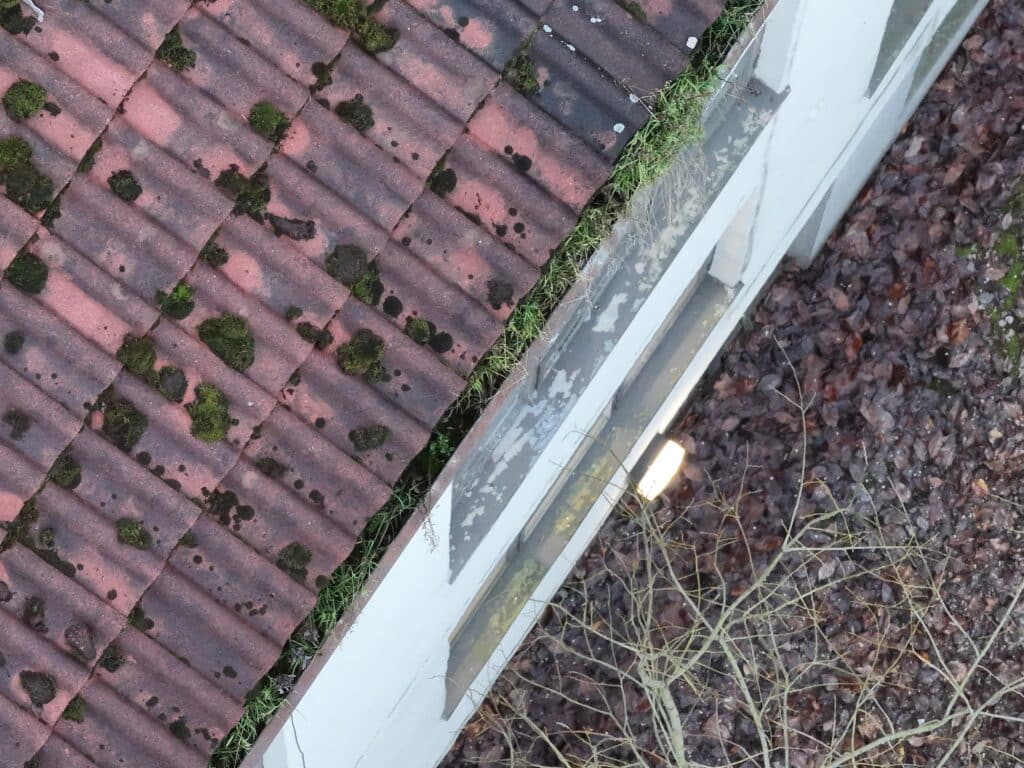 Puhdistamattomat rännit voivat aiheuttaa vahinkoa