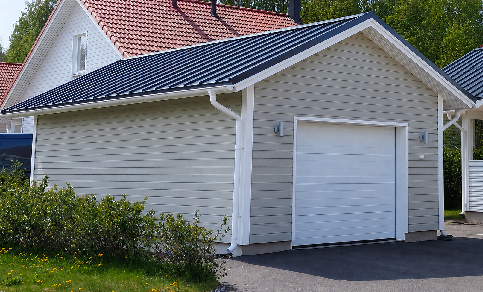 autotallirakennuksen rännien puhdistus